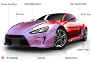Người dán phim bảo vệ PPF 3M trên bề mặt ô tô để tăng vẻ sang trọng