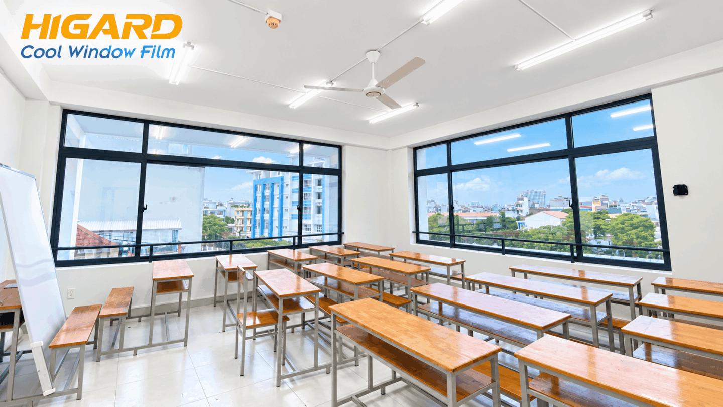 Dán Phim Cách Nhiệt Phản Quang 1 Chiều: Giải Pháp Chống Nóng Tuyệt Vời (Dự Án THPT Đông Á) 8 Phim phản quang cửa sổ chống nóng trường học