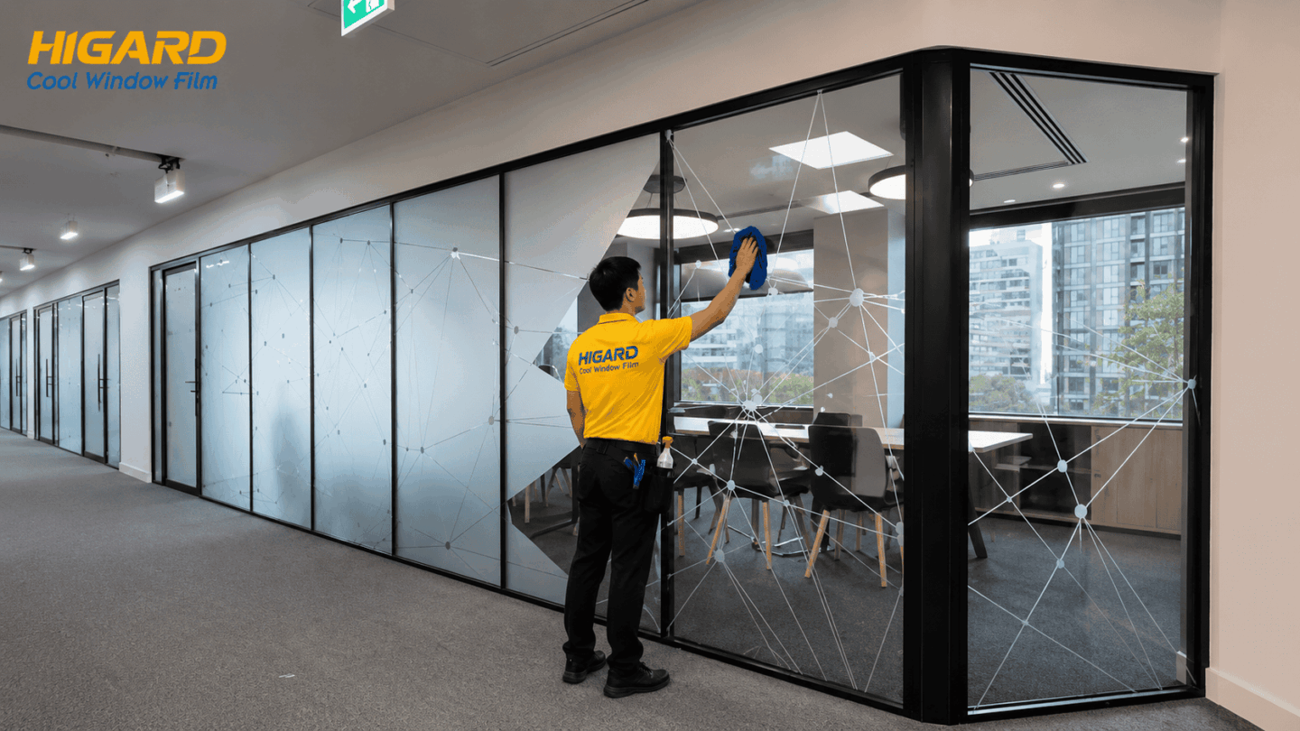 Dán decal mờ kính văn phòng