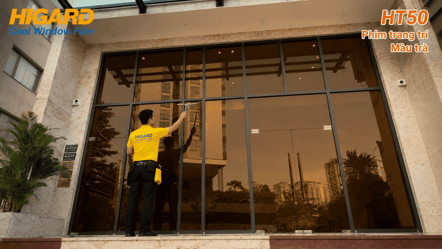 Thi công Decal Màu Trà Higard trên cửa kính