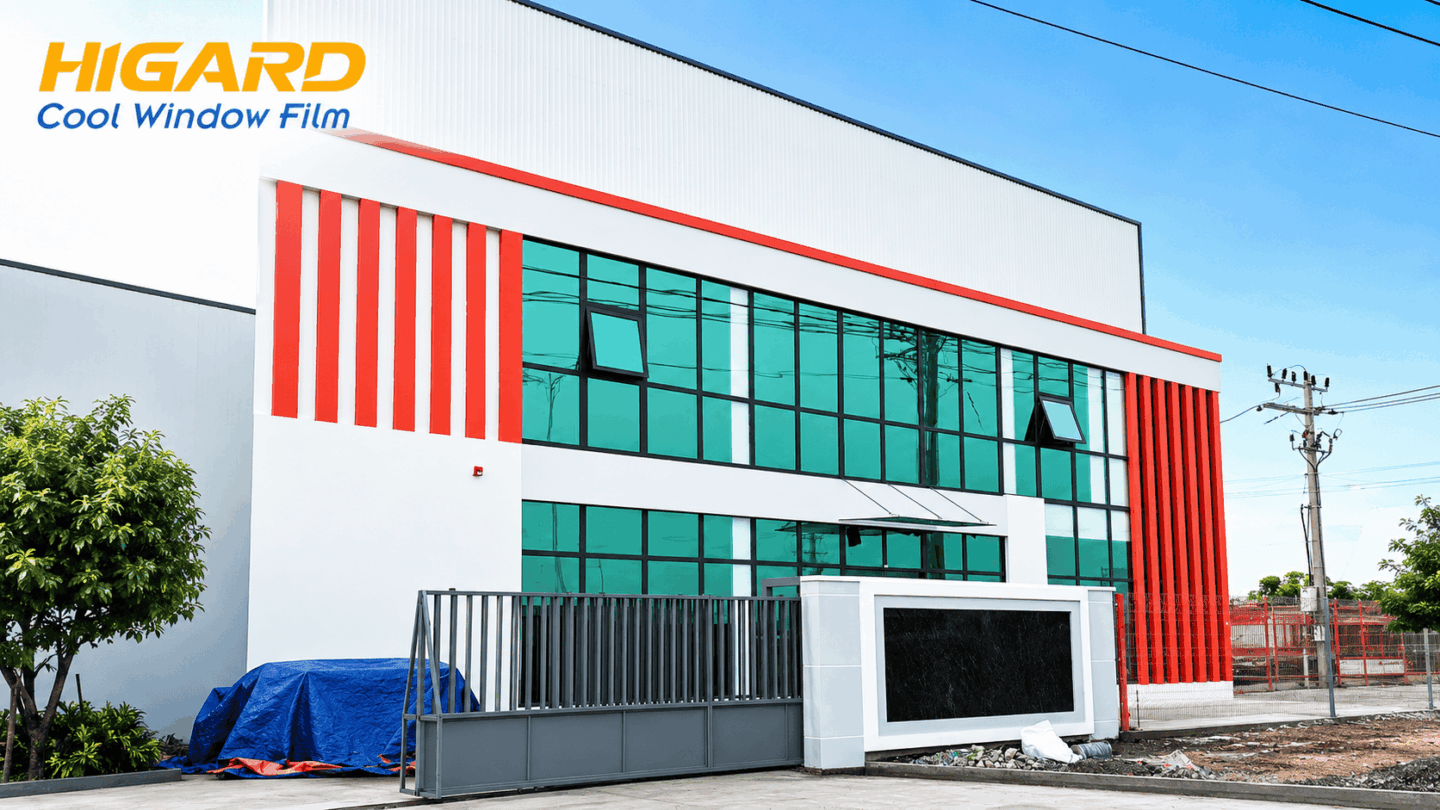 Kỹ thuật viên Dán phim cách nhiệt nhà xưởng Higard tại Bình Điền Cửu Long