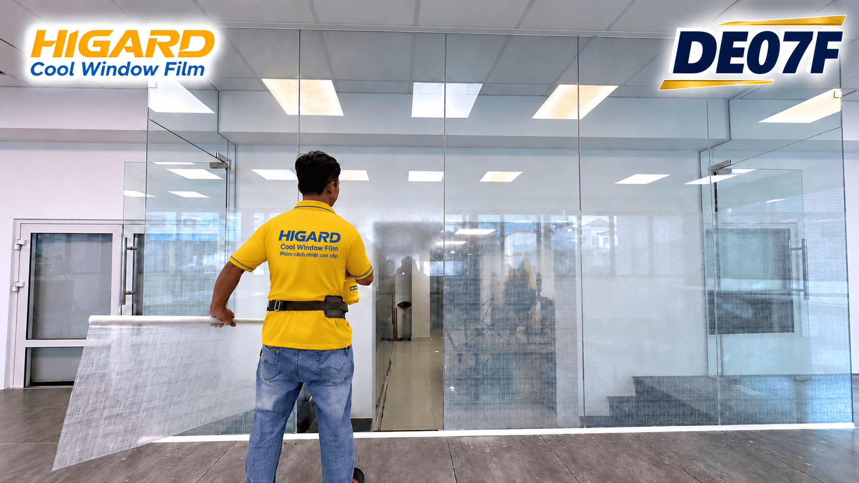 Phim dán kính Giả Lụa DE07F: Trang Trí Kính ấn tượng, Đẳng Cấp 9 Phim dán kính giả lụa DE07F Higard làm mới bề mặt kính nội thất