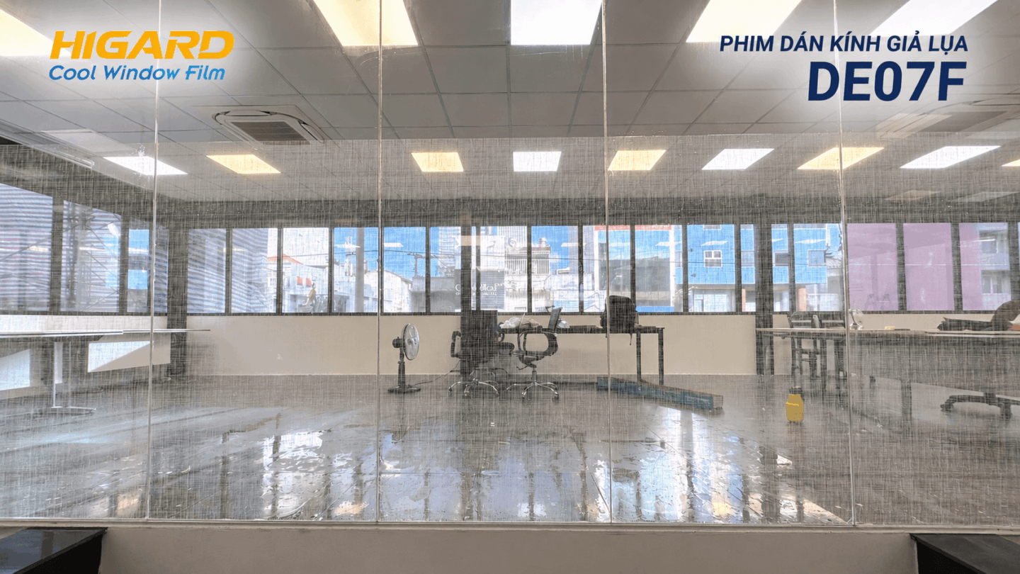Phim dán kính Giả Lụa DE07F: Trang Trí Kính ấn tượng, Đẳng Cấp 33 Phim dán kính trang trí DE07F Higard cho không gian làm việc