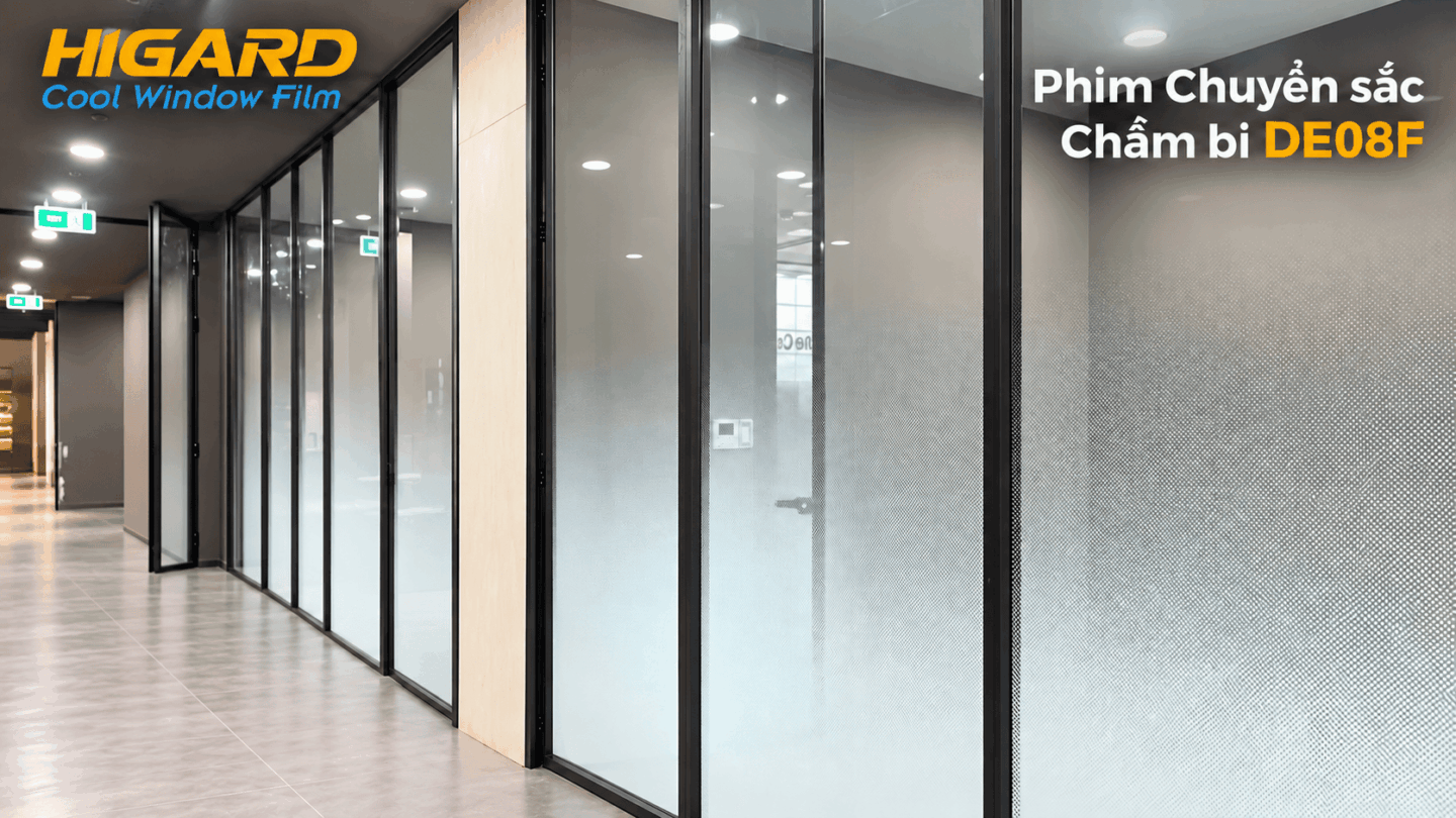 Thi công decal mờ chuyển sắc cho vách kính văn phòng DE08F chấm bi 1 đầu