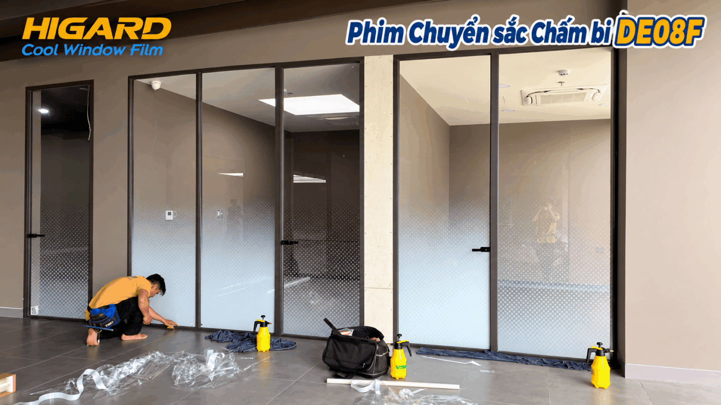 Cận cảnh decal chấm bi 1 đầu DE08F trắng đậm ở dưới mờ dần lên trên