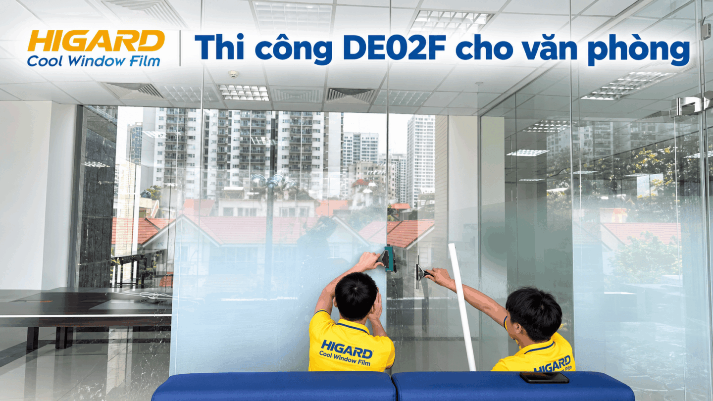 Thợ thi công dán phim kính gradient chấm bi DE02F tại công trình